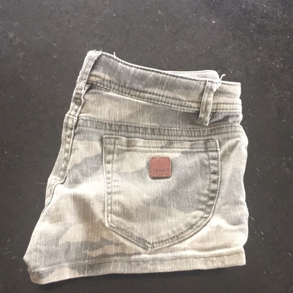 Roxy camo shorts - Picture 2 of 4